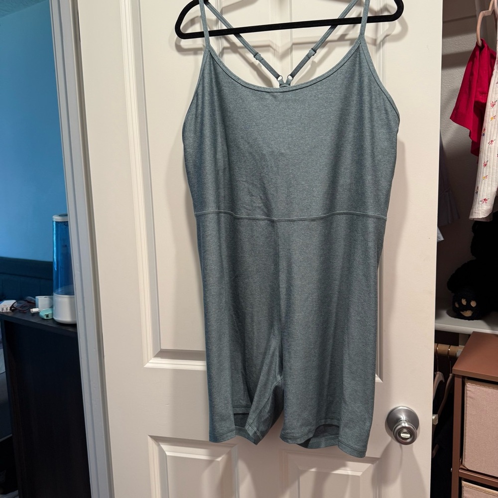 Old navy active bodysuit XXL cloud +